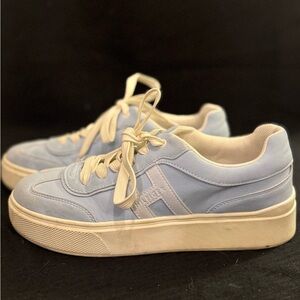 Tommy Hilfiger Women's Light Blue and Cream Sneakers